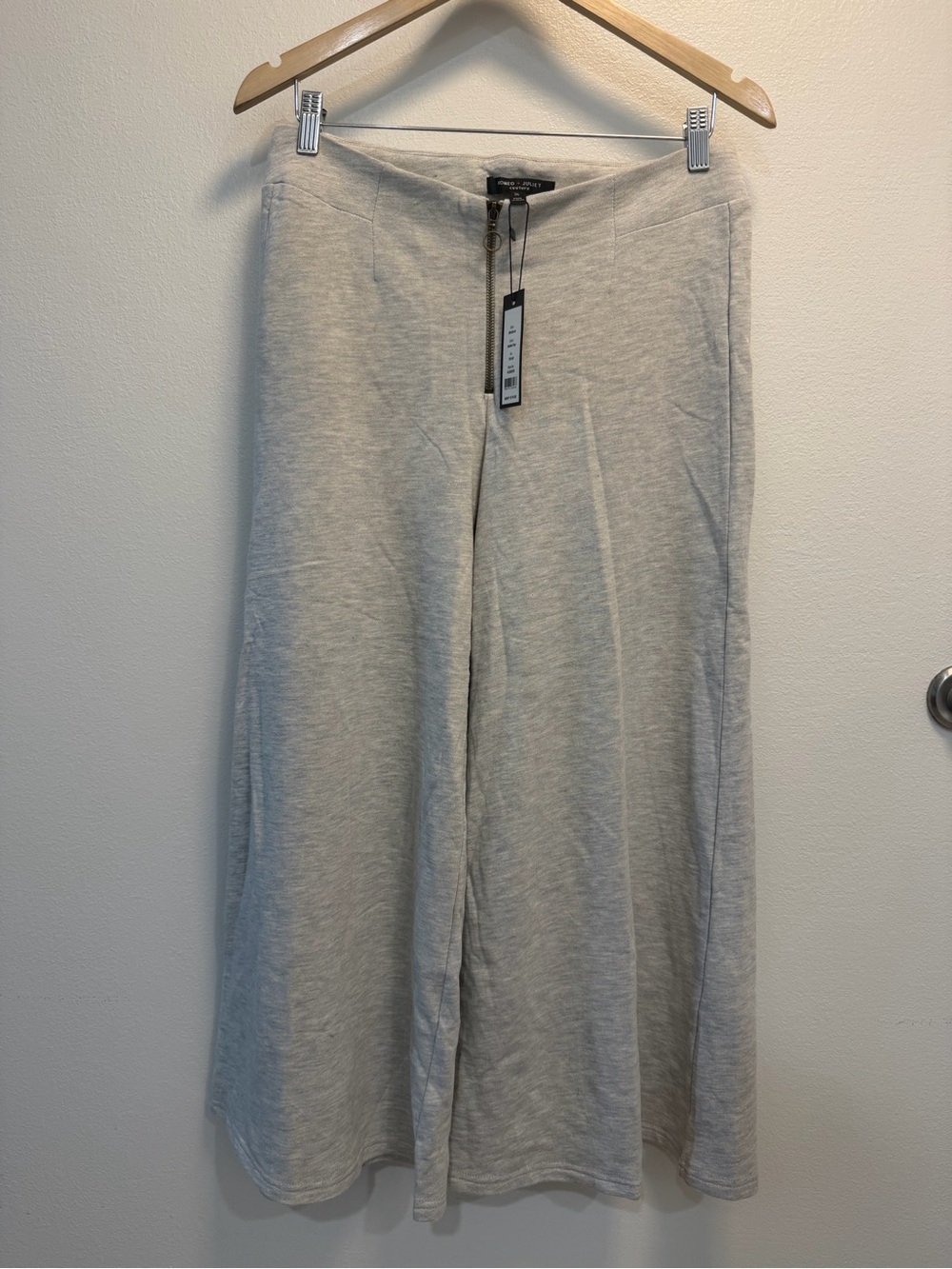 Romeo & Juliet Couture Light Gray Wide Leg Pants